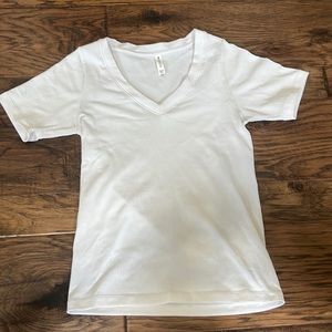 Athleta white athletic v-neck shirt size xs